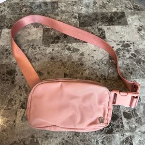 NWOT Lululemon Belt Bag 1L - Pink
